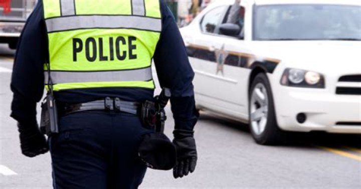 Can police officers drink in uniform?