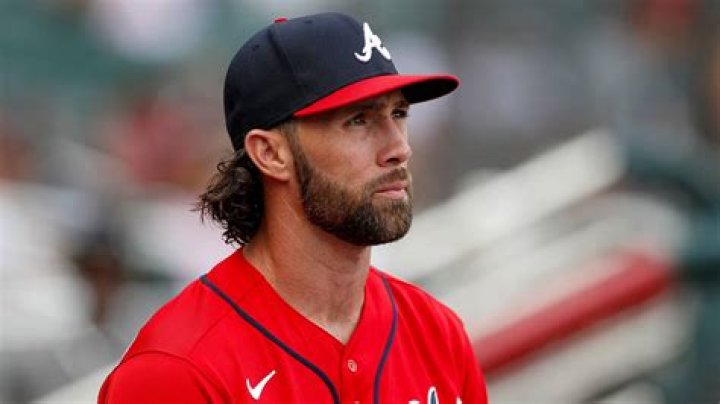 Does charlie culberson still play for the braves?
