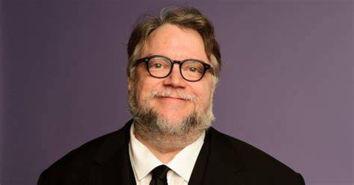 Where does guillermo del toro live?