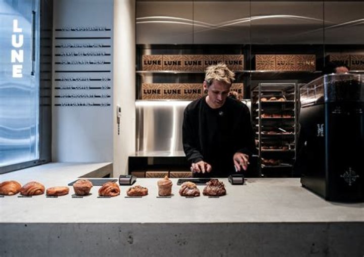 Who owns lune croissanterie?