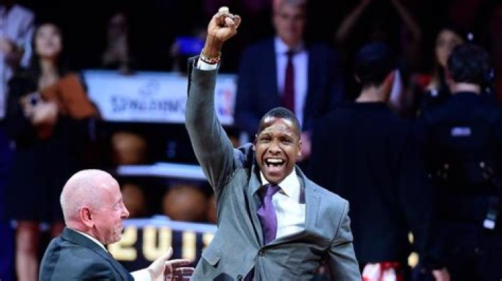 Who shoved raptors president?